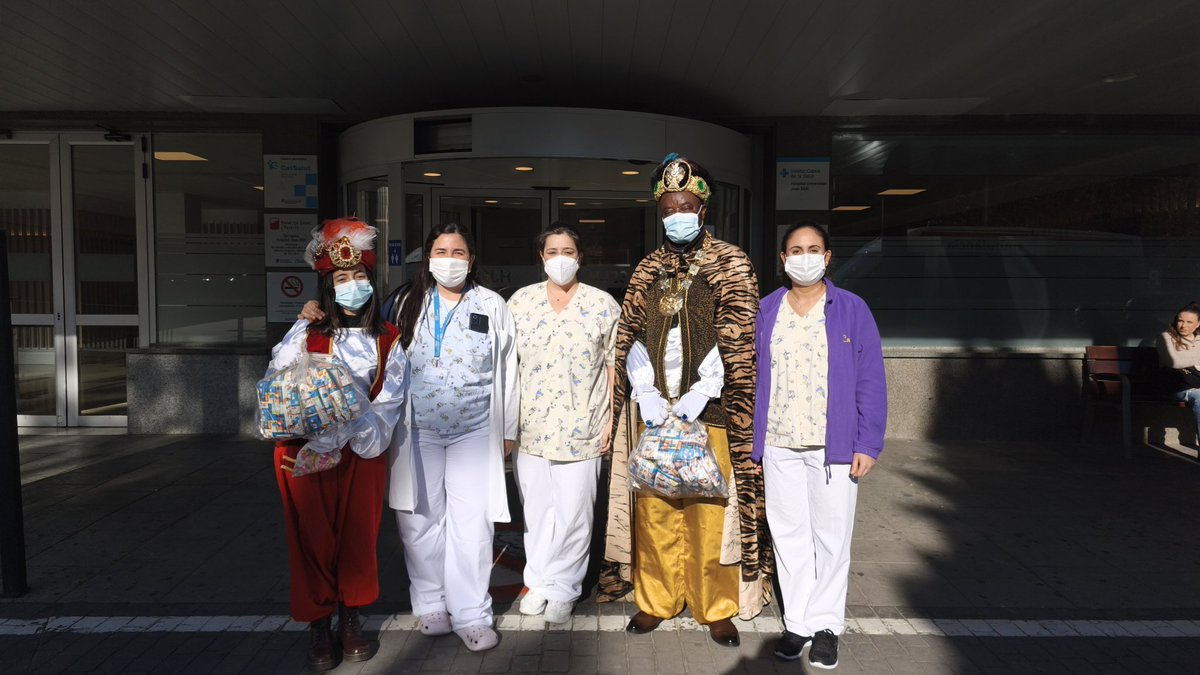 👑 Bon viatge de tornada!

🎁 El Rei Baltasar i una de les patges reials han visitat els infants ingressats a l'Hospital Joan XXIII de #Tarragona abans de tornar cap a l'Orient.