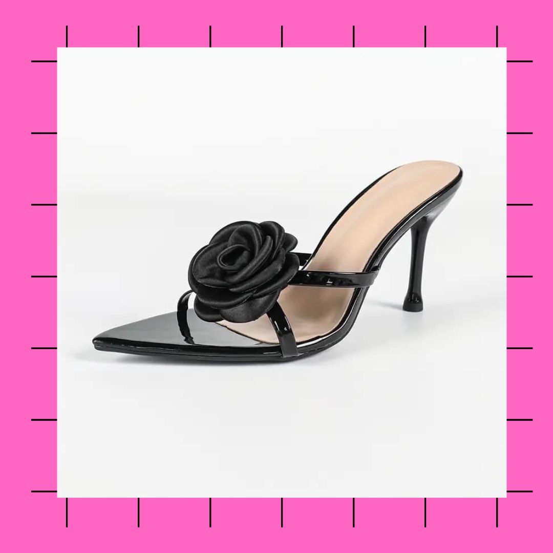 t2declutter's tweet image. Black heels with rose detail 
Size: 39
Price : N25,000
Condition : preloved (worn for a few hours) 

Location : Ikoyi, Lagos