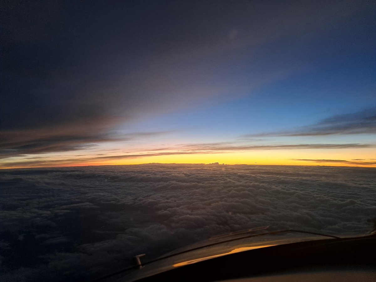 FlyPJets's tweet image. The sunrise is better at 40,000 feet- come see for yourself!

flypji.com | #privatejets #sunrise #jetcharter #charter #legacy
