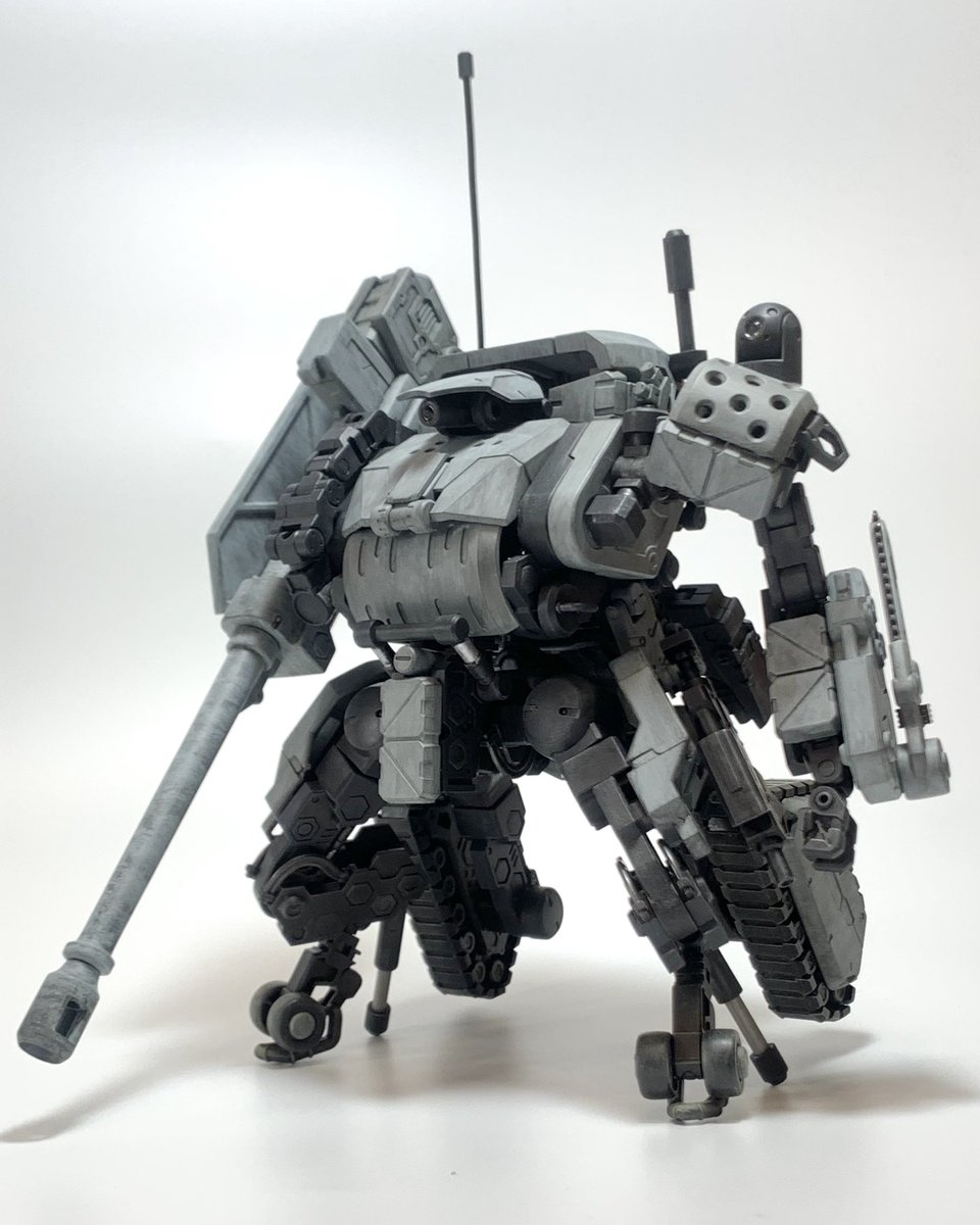 #ヘキサギア

六角穴⬣を埋め切った子

見た目のズングリさ、SF感、機能、諸々お気に入り('∀`)