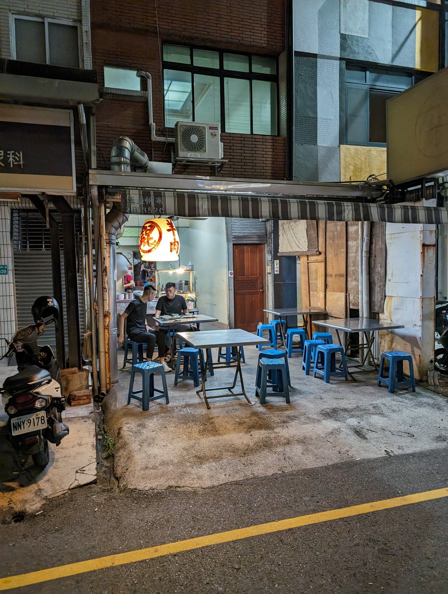 mutaguch's tweet image. 離婚500の近く…
「附近有一家賣美味的羊肉片與夏家手工魚麵」、「看板右側的海鮮粥店很美味」，也有台灣人分享：「附近的阿薩姆奶茶很好喝」
羊肉とアッサム紅茶はここかな？
羊肉は高いからってレビューが悪いけど美味しかった。
海鮮粥の店は知らないから行ってみよう。
news.tvbs.com.tw/life/3092737