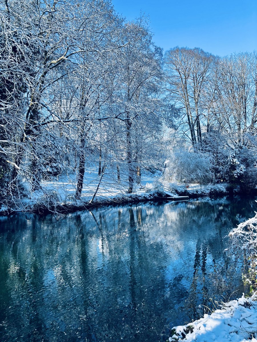 #Niort, sous un manteau blanc ❄️ Même ville, autre atmosphère.