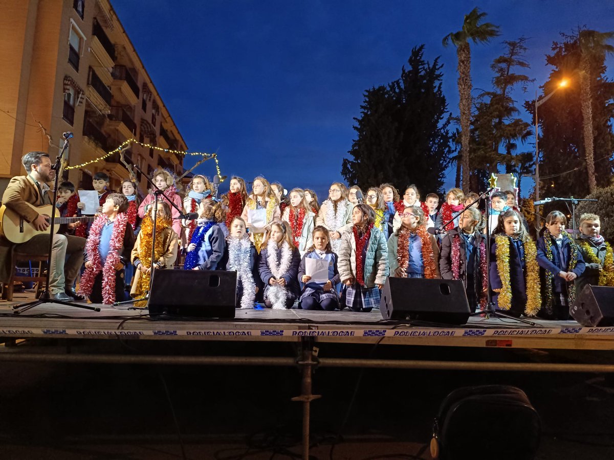 🎄✨ Así vivimos nuestra Zambombá: una tarde llena de música y tradición, con más de 140 participantes.

🏆 Premios:
🥇 Coro Divina Pastora
🥈 Trovadores de Asís
🥉 Coro Iglesia Evangélica

Actividad posible gracias a la colaboración del <a href="/AytoMartos/">Ayuntamiento Martos</a>