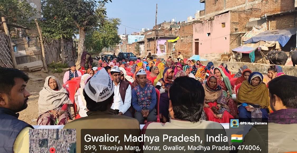JSTomarAAP's tweet photo. आम आदमी पार्टी द्वारा जारी मध्य प्रदेश जोड़ो अभियान के तहत वरिष्ठ नेता श्री यशवंत पटवारी द्वारा ग्वालियर जिले के मुरार क्षेत्र में तिकोनिया हाथीखाना में की गई जनसभा। 
गत दिनों शुरू हुए मध्य प्रदेश जोड़ो अभियान के तहत आयोजित सभाओं की श्रृंखला में ये थी प्रदेश में 193वीं जनसभा। @ArvindKejriwal 
@msisodia @SanjayAzadSln @SandeepPathak04
