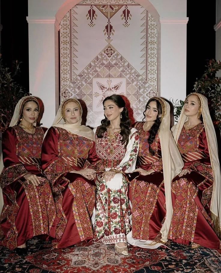 Tradition looks so beautiful on Palestinian women🇵🇸✨