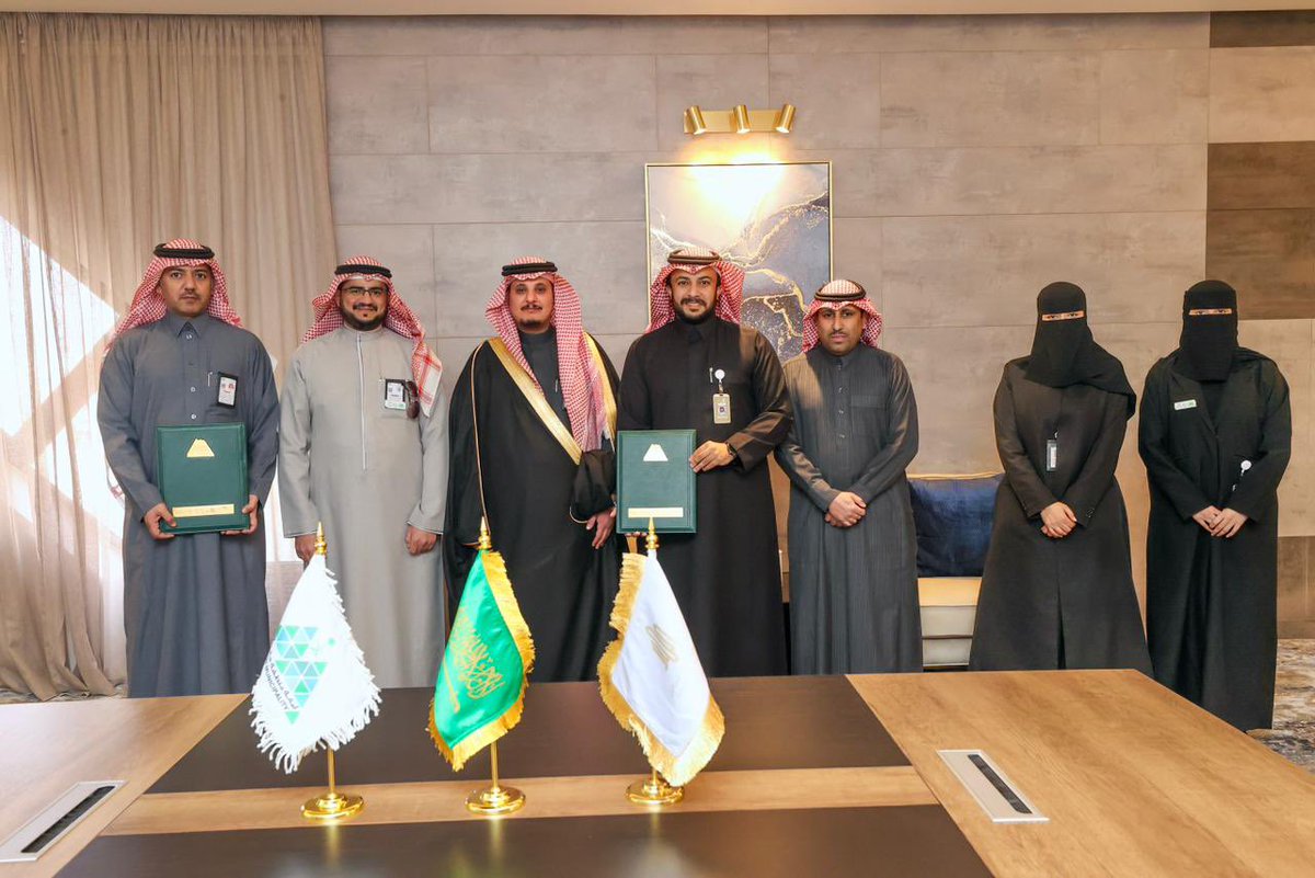 • توقيع اتفاقية

وقّعت #أمانة_منطقة_حائل اتفاقية تعاون مع جمعية إعمار المرافق، بحضور سعادة أمين منطقة حائل م. سلطان بن حامد الزايدي وذلك بهدف الارتقاء بالمرافق العامة وتحسين جودة الخدمات، وتعزيز الاستدامة البيئية، وتمكين الكوادر الوطنية للمساهمة في أعمال التشغيل والصيانة