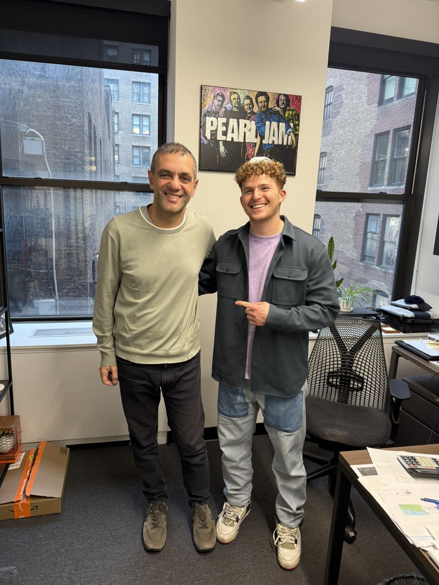 From DMs to Real Life – Week 34: David Zar

Connected on X and LinkedIn for months. Met in person at his office. He told me: build a life around family, don’t wait too long.

Reminder: family > career
<a href="/ZarPropertyNY/">David Zar</a>