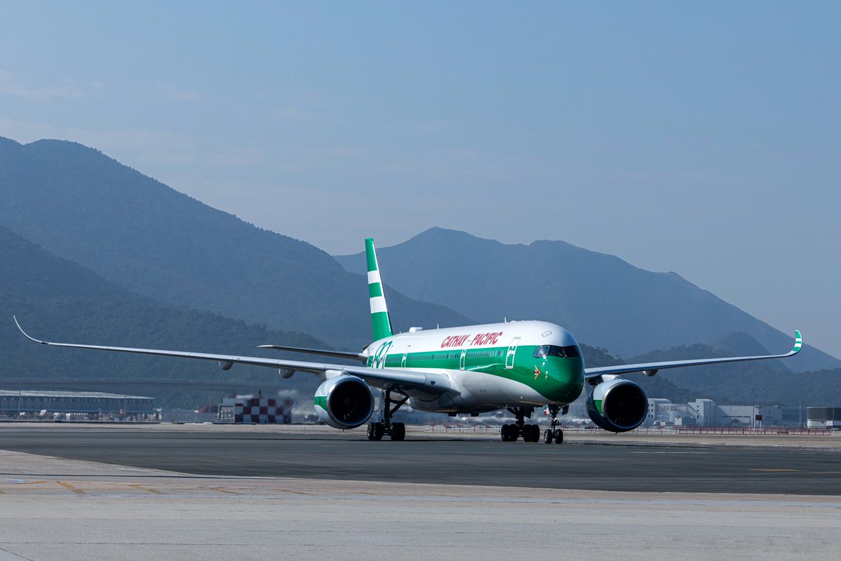 Love <a href="/cathaypacific/">Cathay Pacific</a>'s new "lettuce leaf sandwich” heritage livery on the A350 😍 #AvGeek