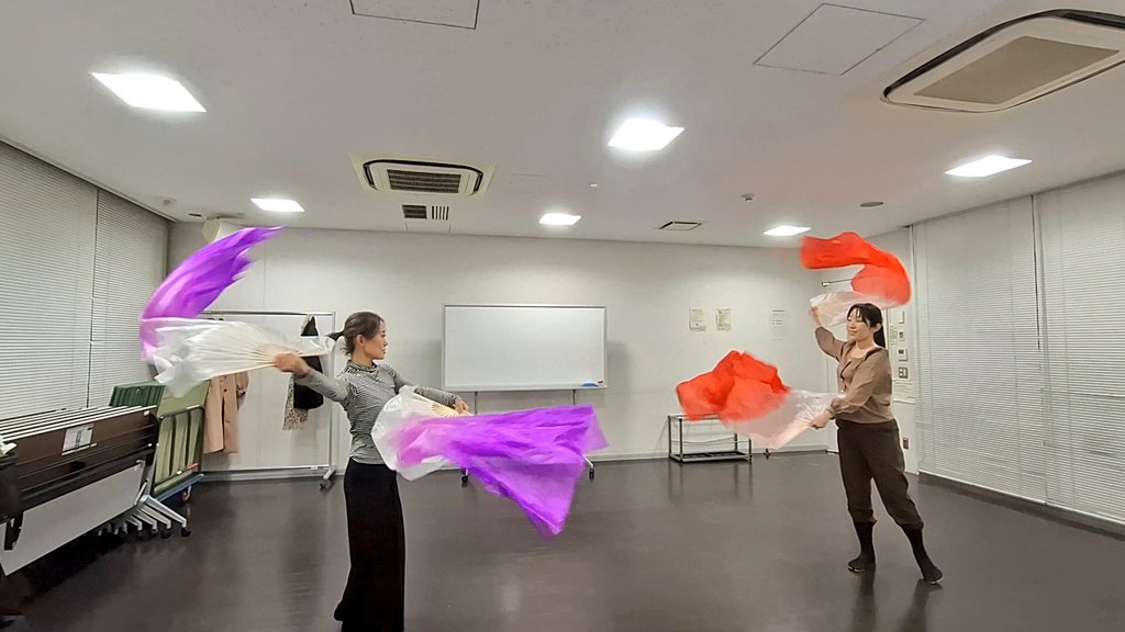 新年のご挨拶が遅くなりましたが
本年もどうぞよろしくお願いいたします🙇
新年1発目の布遊会稽古。
今回は、今週末に出演する事になった
イベントのリハでした。
今年も色々なステージに出演予定
参加者も随時募集しております。
次回布遊会は1/8(木)19:00～
参加ご希望の方はお気軽にご連絡下さい😊