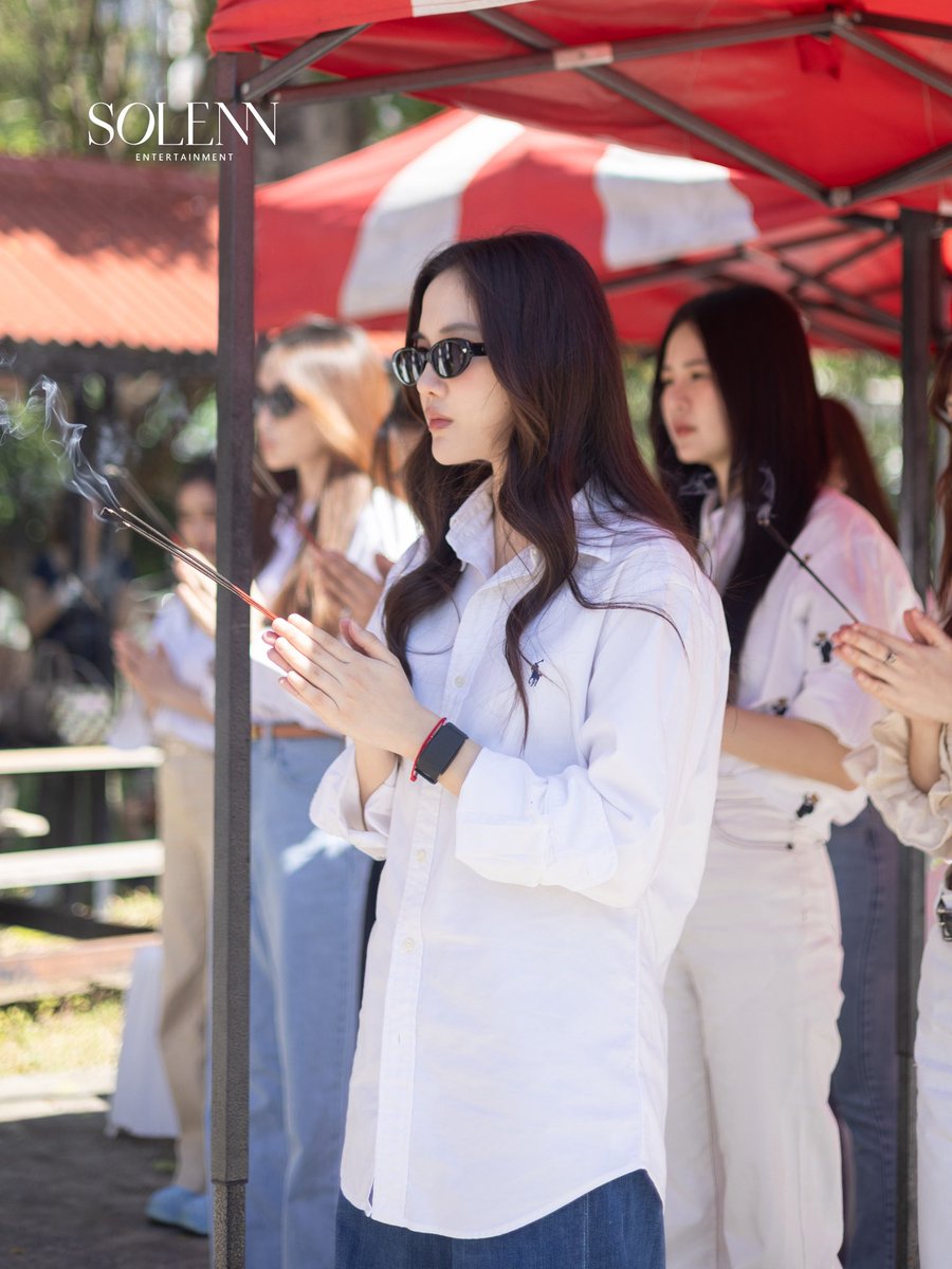 เก็บภาพบรรยากาศจากพิธีบวงสรวงวันนี้มาฝากทุกคนนะคะ 🤍✨

Sharing some moments from today’s blessing ceremony with everyone 

#4Elements
#บ้านวาทินวณิช
#เสน่หาวาโย
#solennEntertainment #srchafreen