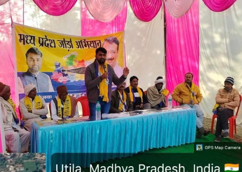 JSTomarAAP's tweet photo. आम आदमी पार्टी द्वारा जारी मध्य प्रदेश जोड़ो अभियान के तहत वरिष्ठ नेता श्री राहुल गौर द्वारा ग्वालियर जिले के उटीला क्षेत्र में की गई जनसभा। 
गत दिनों शुरू हुए मध्य प्रदेश जोड़ो अभियान के तहत आयोजित सभाओं की श्रृंखला में ये थी प्रदेश में 197वीं जनसभा। @ArvindKejriwal 
@msisodia @SanjayAzadSln @SandeepPathak04