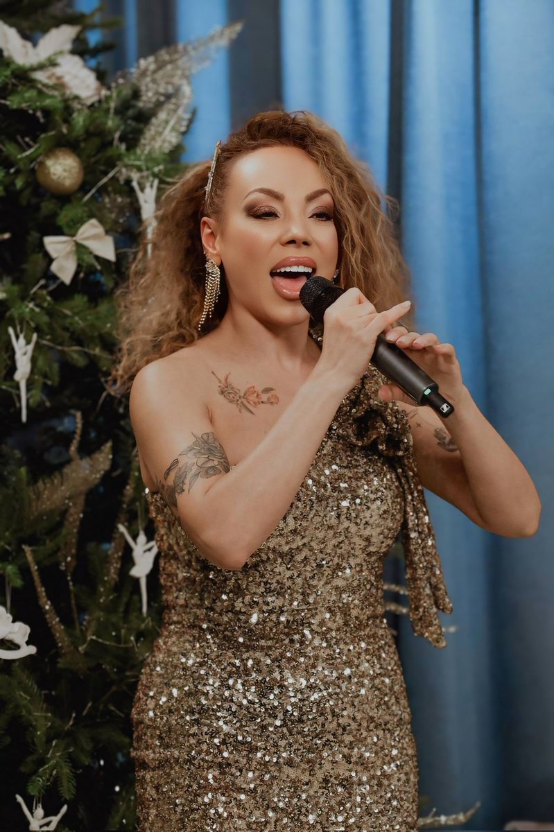 JuiceSinger's tweet image. 21 tv 🎅🌲💙