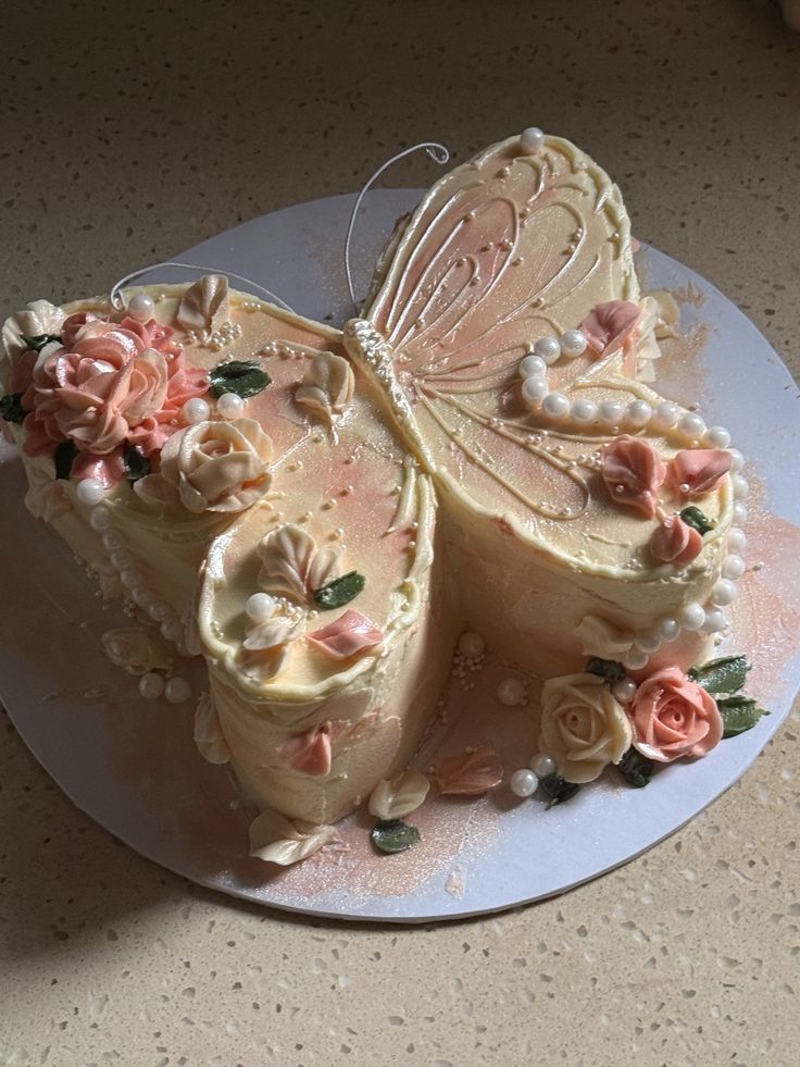 sweetxdessert's tweet image. butterfly cake