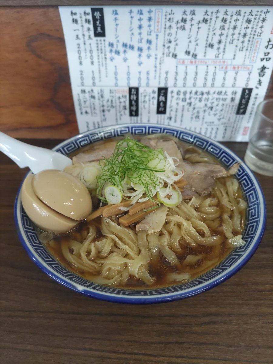 NoodlesMania's tweet photo. 新年1麺目のお昼ご飯。
中華そば 琴の  鶴岡市羽黒町黒瀬
太麺中華そば¥950 大盛+¥150
替玉一玉+¥200 味玉+¥150
ごちそうさまでした。 https://t.co/HP5PRZVh1k