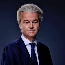 LucLujohuad's tweet image. Beste Geert Wilders van de PVV, sla met de vuisten op tafel en deel de 2e kamer en de formateur mede dat jij de mogelijkheden voor een rechts kabinet gaat onderzoeken en de formatie gaat overnemen?
Rechts moet zich niet laten knechten door links! @geertwilderspvv @2eKamertweets