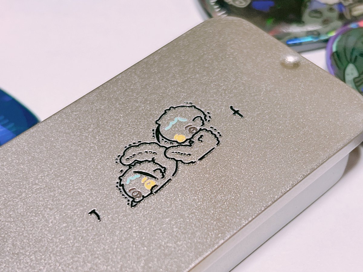 缶バッジとメンタム缶届いたーー！！！！震える命可愛いねえ！！！