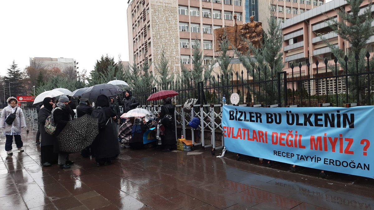edebiyat23mlkt's tweet photo. SEÇİM ATAMASI 
2022 KPSS - 45 BİN VE YUVARLAMALI MÜLAKAT 

YUSUF TEKİN DÖNEMİ 
2023 KPSS - 1 YIL ATAMAYI BEKLETME VE MÜLAKAT ZULMÜ 
2024 KPSS - DÜŞÜK ATAMA VE BRANŞ KIYIMI
2025 AGS - 10 BİN VE BAŞLAMAYAN AKADEMİ
2026 AGS- KARANLIK YOL

TÜM SORUNLAR AYNI KİŞİDEN KAYNAKLI AMA SESİNİ ÇIKARAN SADECE BİR AZINLIK. BİR OLURSAK HAKKIMIZI ALIRIZ.