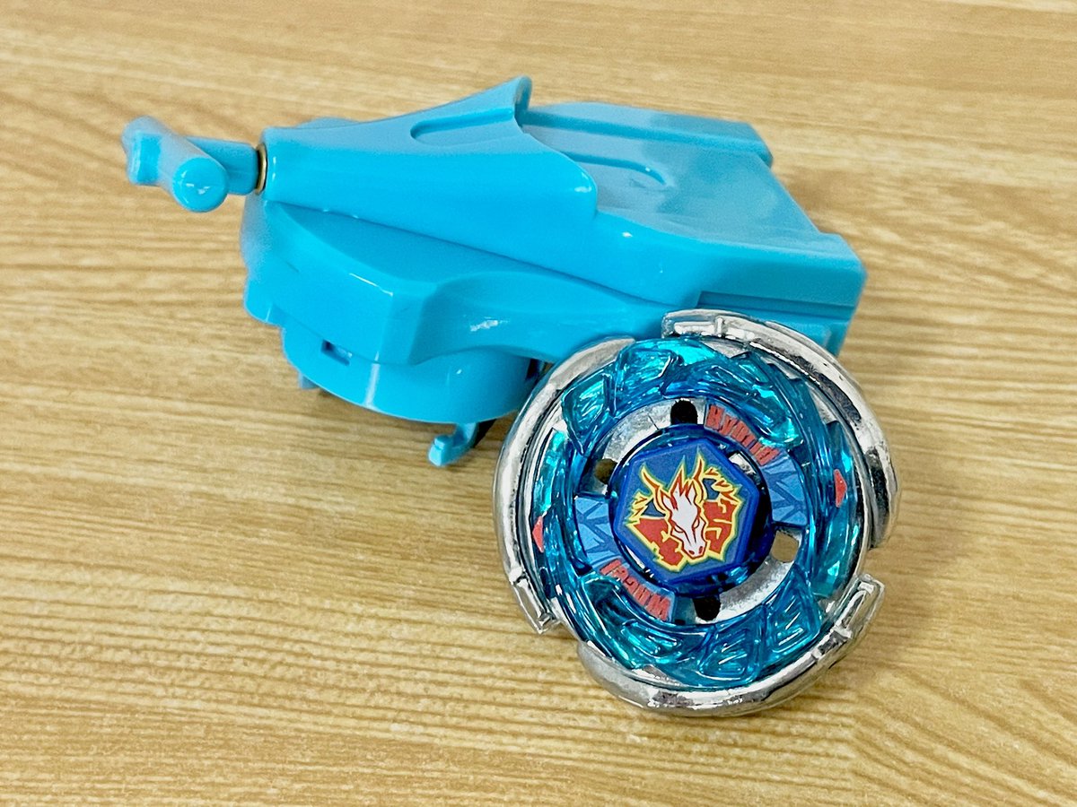 15年ぶりにメタルファイトベイブレード買ってみたwww希少だから当時の4