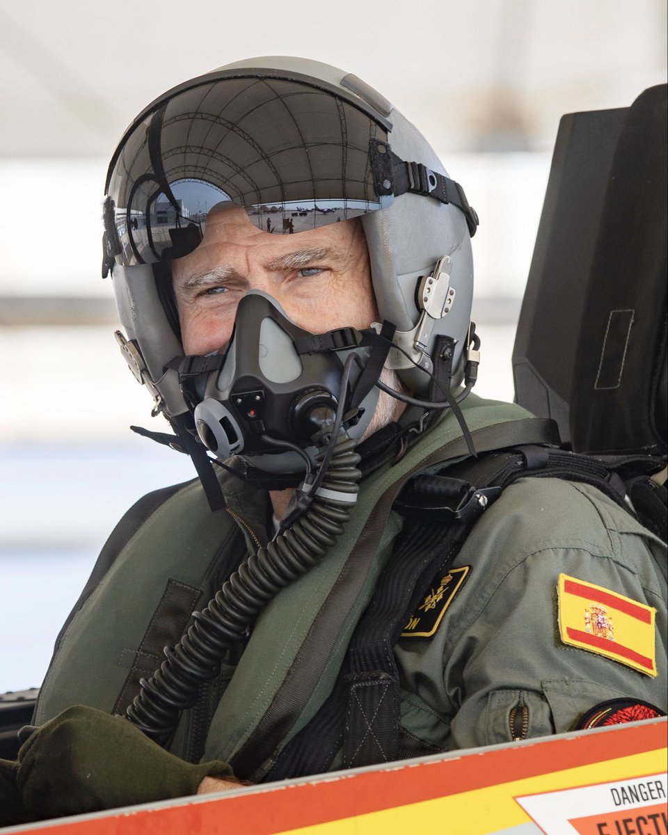 Con motivo del Día de la #PascuaMilitar, queremos rendir homenaje a las Fuerzas Armadas y a la Guardia Civil, siempre firmes en su espíritu de servicio. 

Su compromiso, esfuerzo y vocación de defensa de España y de los españoles son motivo de orgullo y gratitud.