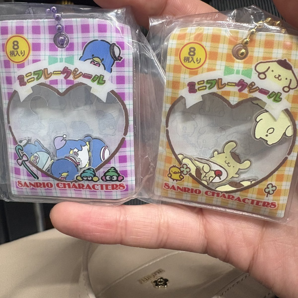 サンリオキャラクターズ　ガチャガチャ
シャカシャカ　フレークシール風チャーム　交換

譲)) タキシードサム、ポムポムプリン
求)) ポチャッコ、ウサハナ

郵送交換希望です。
出先の為IDはDMにてお送りします。

どなたでもよろしいお願いいたします。