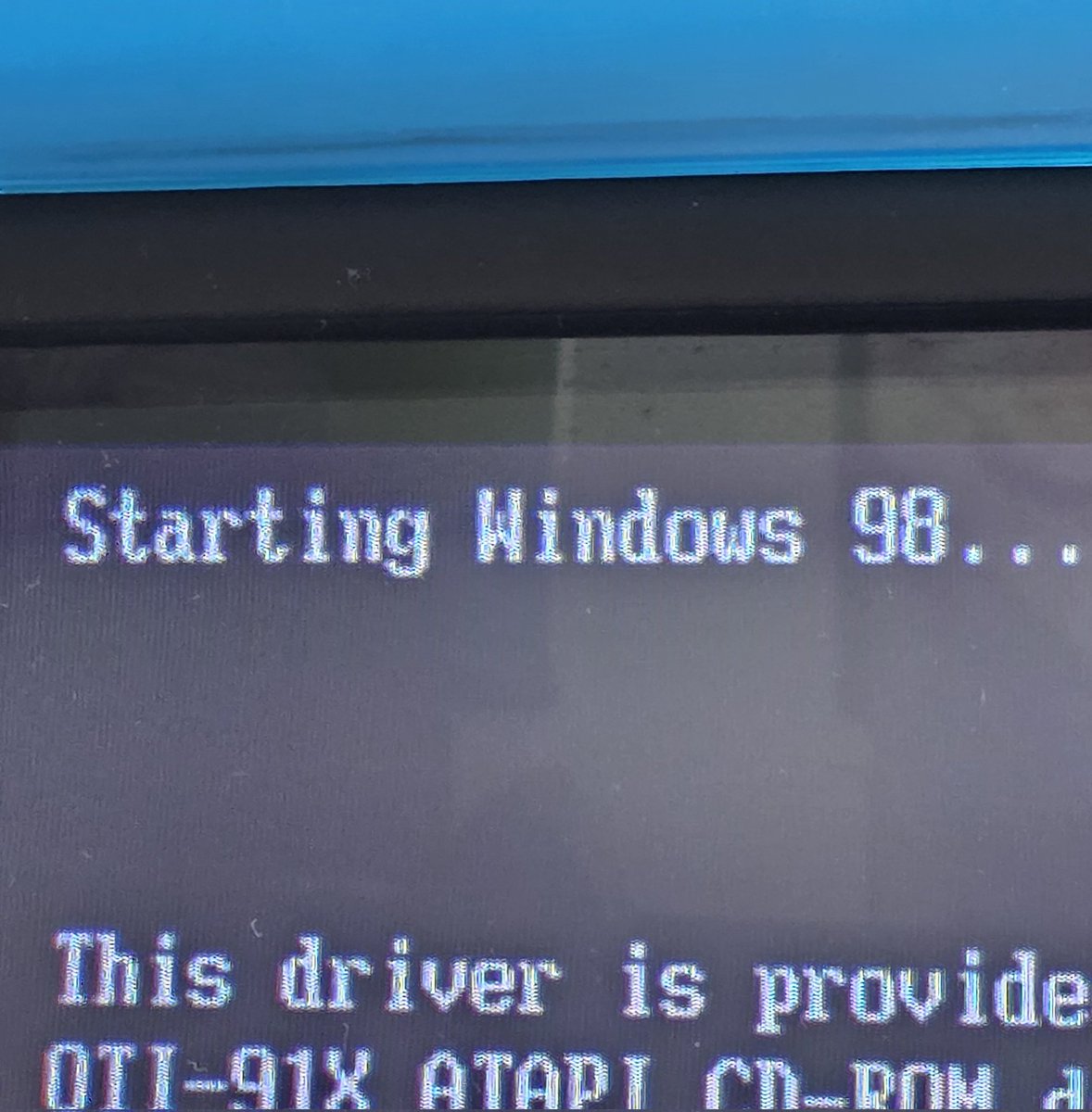 Windows 10から98にアップデートできたのであと80年は戦えるらしい
