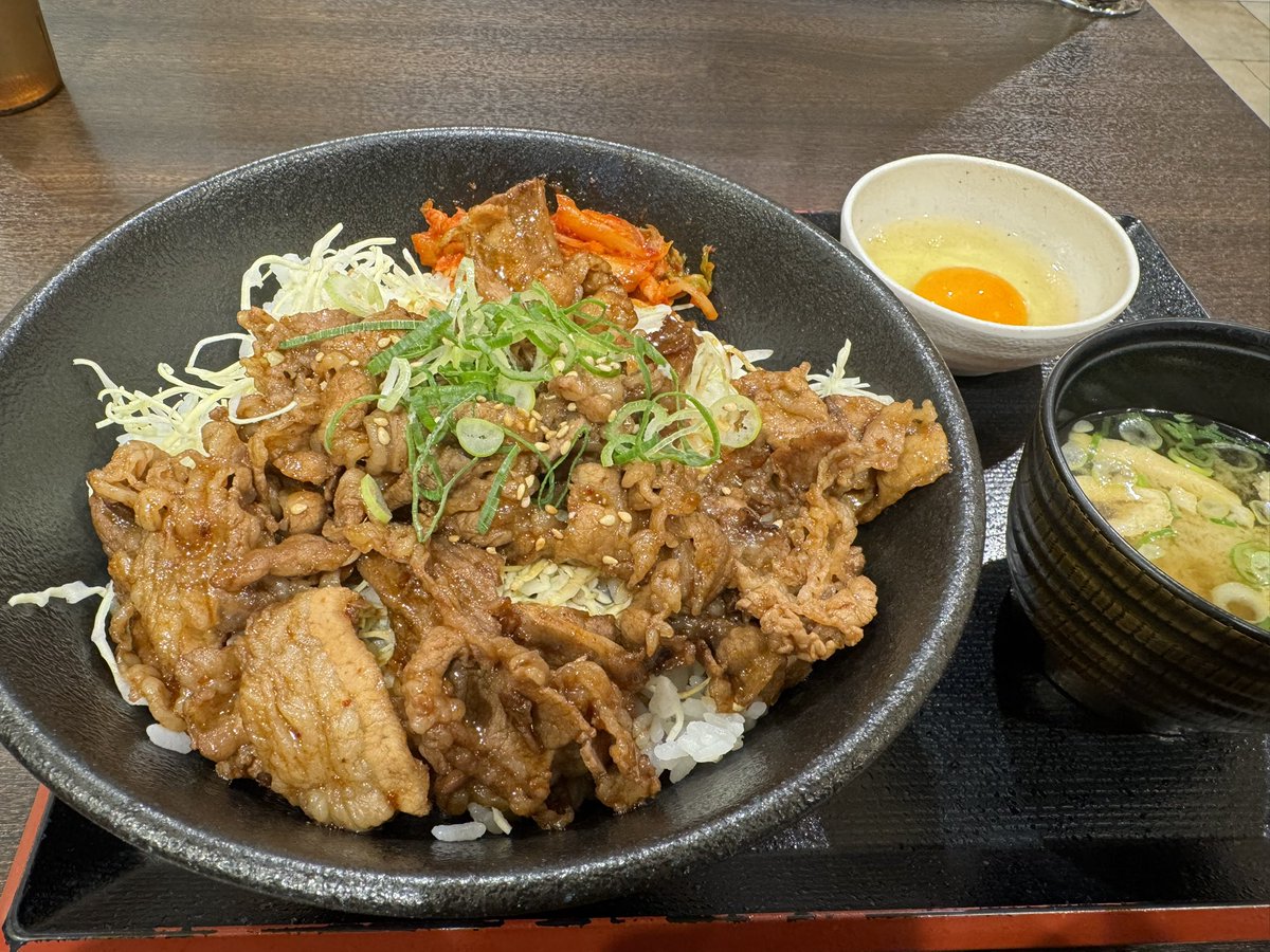 出っ歯でヒモ tweet media