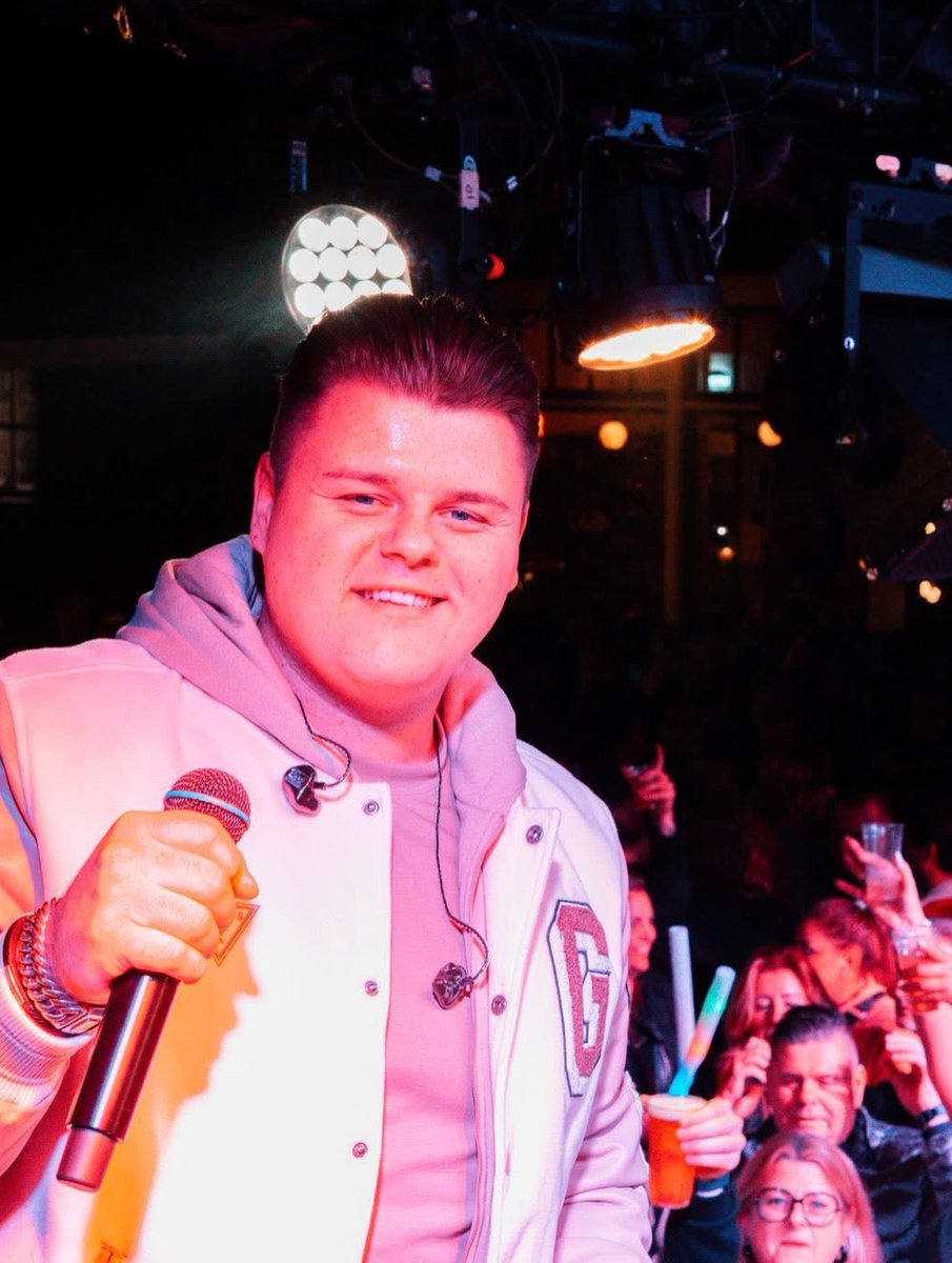 Höksons en Bob Offenberg vrijdag te gast bij Rtv Meppel

Höksons
In een tijd waarin alles aan staat en iedereen maar door moet, kiest Höksons bewust voor iets anders

Bob Offenberg
brengt met ‘Ik Wil Alleen Maar Dansen’ een verrassend moderne en opzwepende track uit

12 u Radio