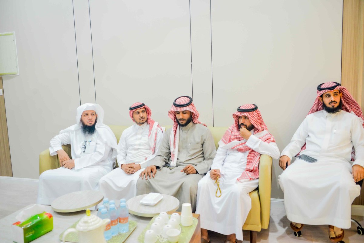 سعادة محافظ الحجرة أ.بندر بن سويلم العضيله يدشن جمعية طويق الشبابية بمحافظة الحجرة بحضور رئيس مجلس الإدارة أ. بندر بن يحيى علوان الزهراني وأعضاء مجلس الإدارة ورئيس جمعية الدعوة والإرشاد وتوعية الجاليات بالحجرة د.مرضي بن أحمد الزهراني.