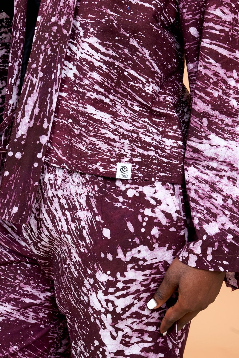 OBAAPA COLLECTION curated by <a href="/iReD_Fashion/">iReD</a> 
.
photographed by me
muse @queenel_16 
casting agency <a href="/AfricaGrooming/">Grooming Africa</a> 
photography agency <a href="/thakulture_/">Tha Kulture</a> 
studio <a href="/clearviewafrica/">CLEARVIEW AFRICA</a> 
designer and stylist <a href="/iReD_Fashion/">iReD</a> 

#style #blackisbeautiful #melanin #ofcportraits #outdoor #onelight