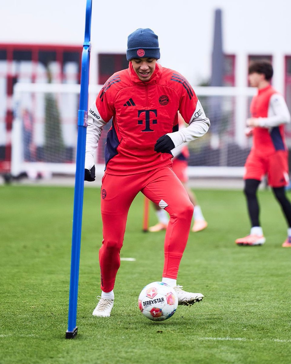 TouchlineX's tweet photo. 🚨🗣️ Bayern director Christoph Freund on Jamal Musiala:

 "Jamal is training with the team again and will gradually get playing time. A return in January is more than realistic."

"It's great that he was so eager and would have preferred to play in December, and now we're happy he's back. He just needs to get back to match fitness."

"You can see how much he's giving to get back on the pitch. He's really excited about football, about the daily routine with the team, about being in the dressing room. He seems very positive; it's simply a joy to see."