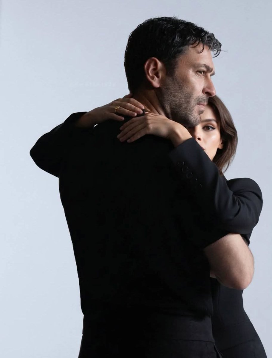 Sen benim en 
GüzeL çıkmaz 
Sokağımsın
Sonu yok ama 
İçinde yürümek 
BiLe bana huzur
Veriyor varLığın.🌸
Cihan.. ALYA.💞💞