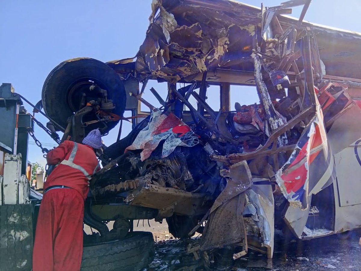 fmcoro's tweet photo. Andũ atandatũ gukua, na angĩ 30 kugurara mutino-ini wa barabara, barabara-inĩ ya Londiani-Muhoroni thutha wa mbathi kuguthana lori.
#corofm ^EM https://t.co/HHtxQDmGbW