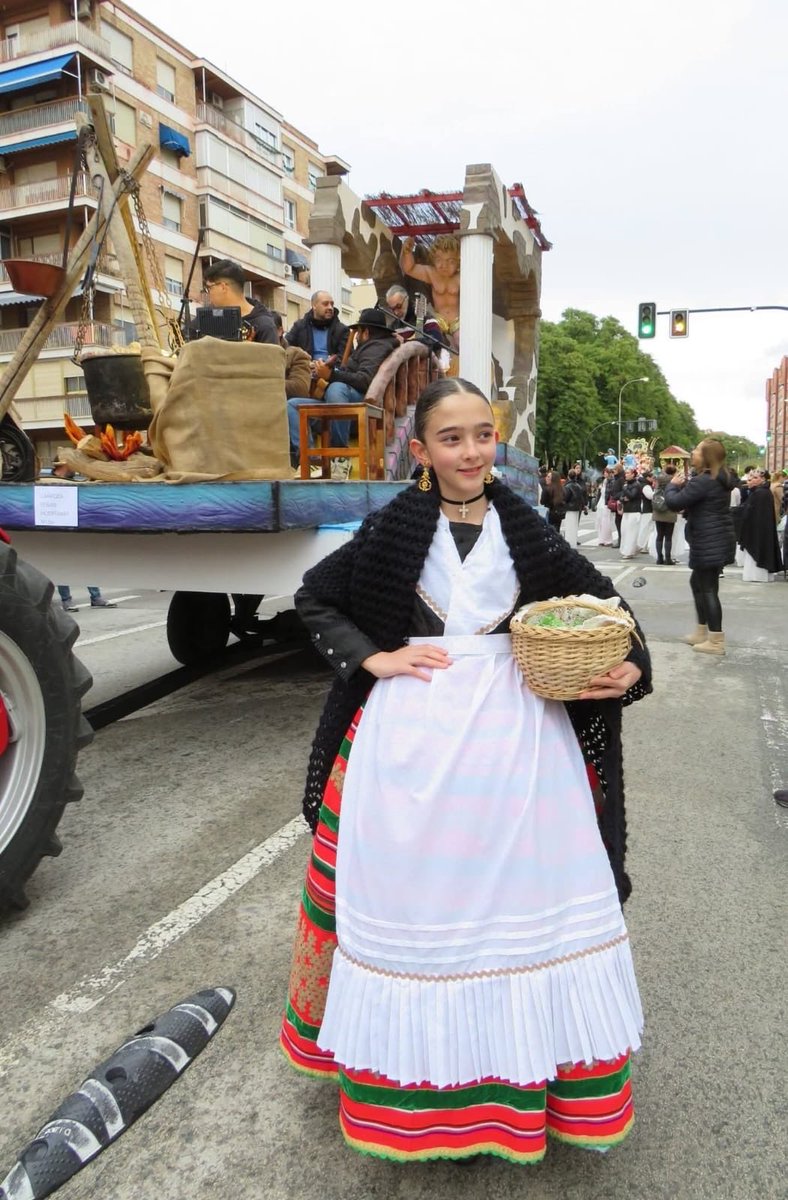 eltablacho's tweet image. Nuestra reina infantil, Sofía, acompañó así de guapa al Nacimiento de la FPH en la Cabalgata de Reyes!