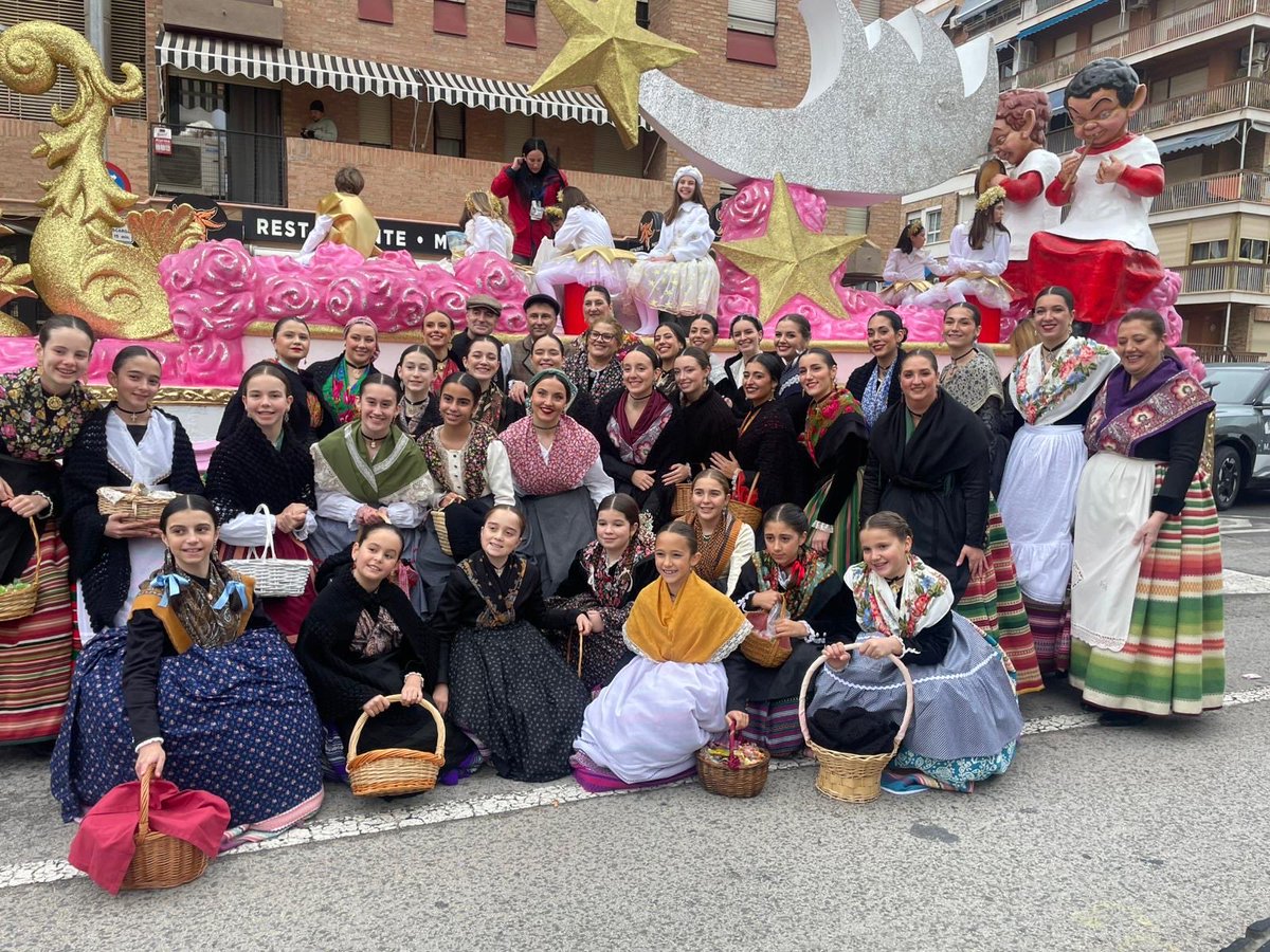 eltablacho's tweet image. Nuestra reina infantil, Sofía, acompañó así de guapa al Nacimiento de la FPH en la Cabalgata de Reyes!