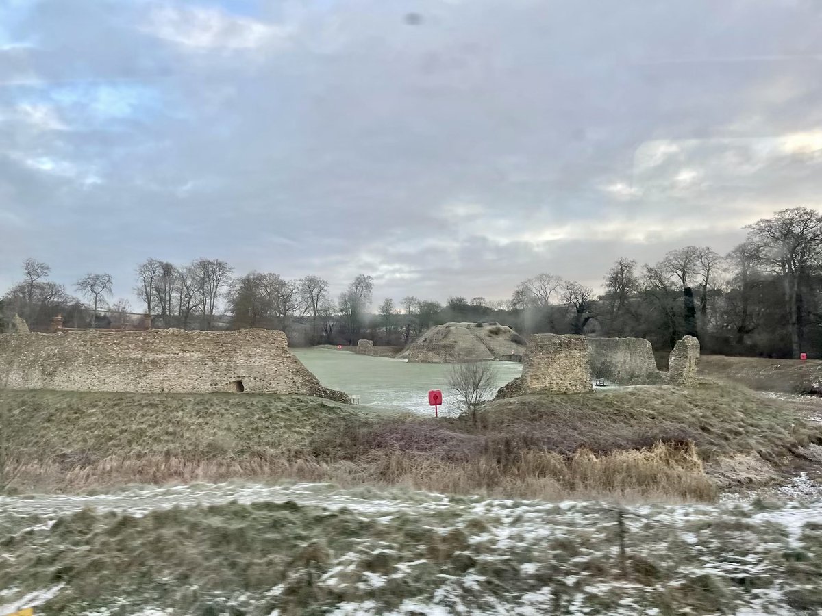 JaneFranklin99's tweet photo. The remains of the snow at Berkhamsted Castle this morning. The castle is thought to have been established by William the Conqueror's half-brother Robert of Mortain in 1070. Rebuilt in stone in the 12th century, &amp; became a ruin after 1495. #castles 🏰 ❄️ ⁦@EnglishHeritage⁩ https://t.co/lfz6s819xv