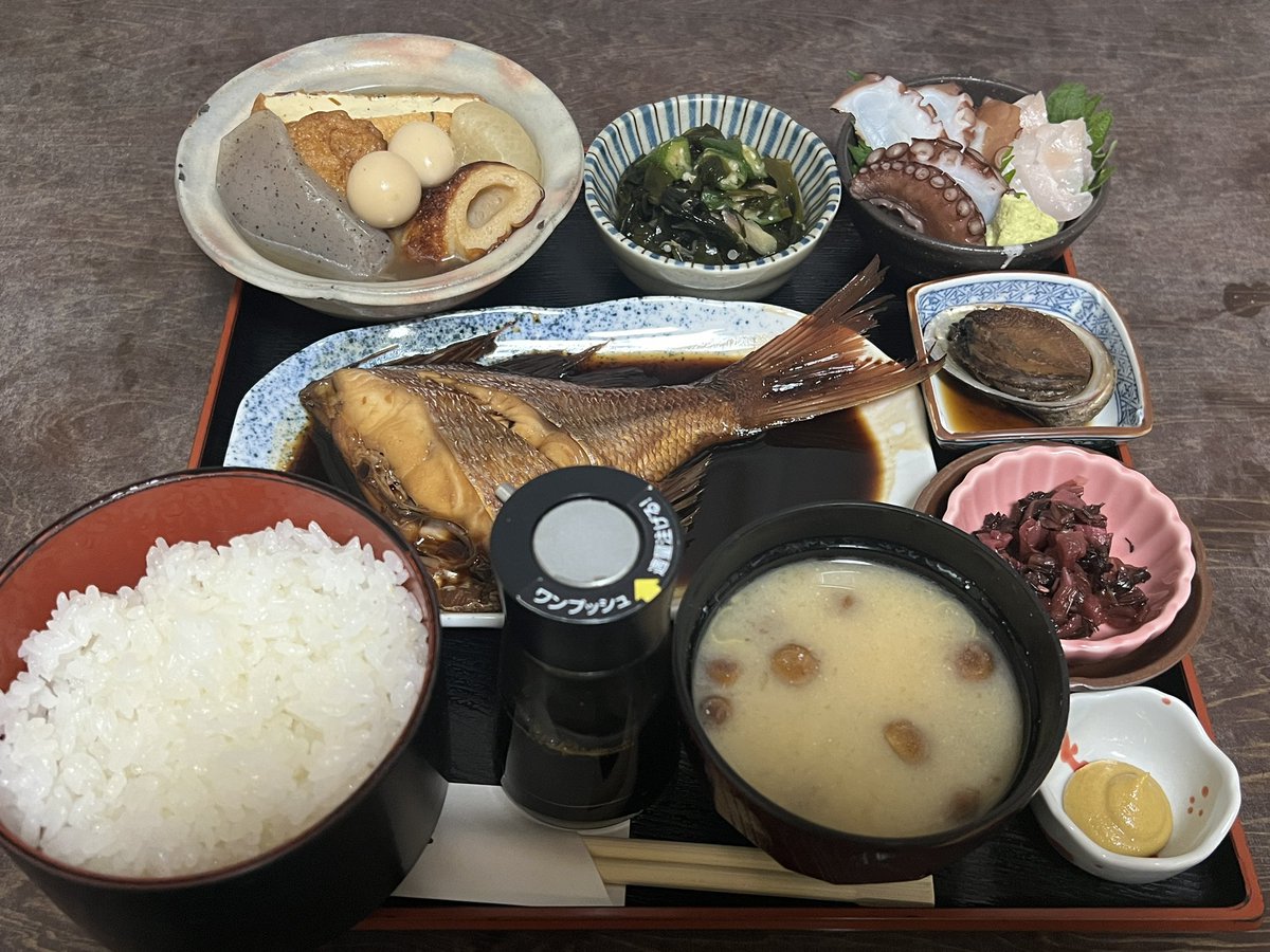 yunyeungcha's tweet image. 労働嫌なので♨️泊まりに来たのですが、東京湾の海の幸がてんこ盛りで出てきた、すごすぎる、だってここ渋谷から20分なんだぜ……