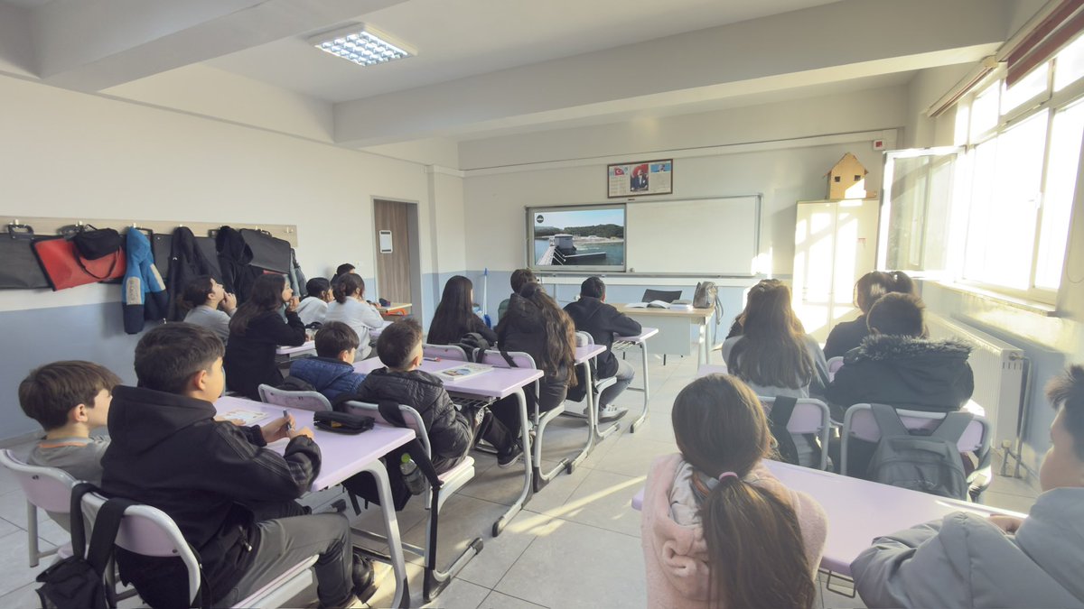 Enerji Verimliliği Haftası için
T.C. Enerji ve Tabii Kaynaklar Bakanlığı tarafından hazırlanan video ve görseller izletildi,
görseller sınıflarda gezdirilerek öğrenciler bilgilendirildi.
Akıllım’ın Renkli Dünyası boyama kitabı ile etkinlik yapıldı. <a href="/cevatcevik67/">Cevat Çevik</a> <a href="/turansezgin67/">Sezgin Turan</a>