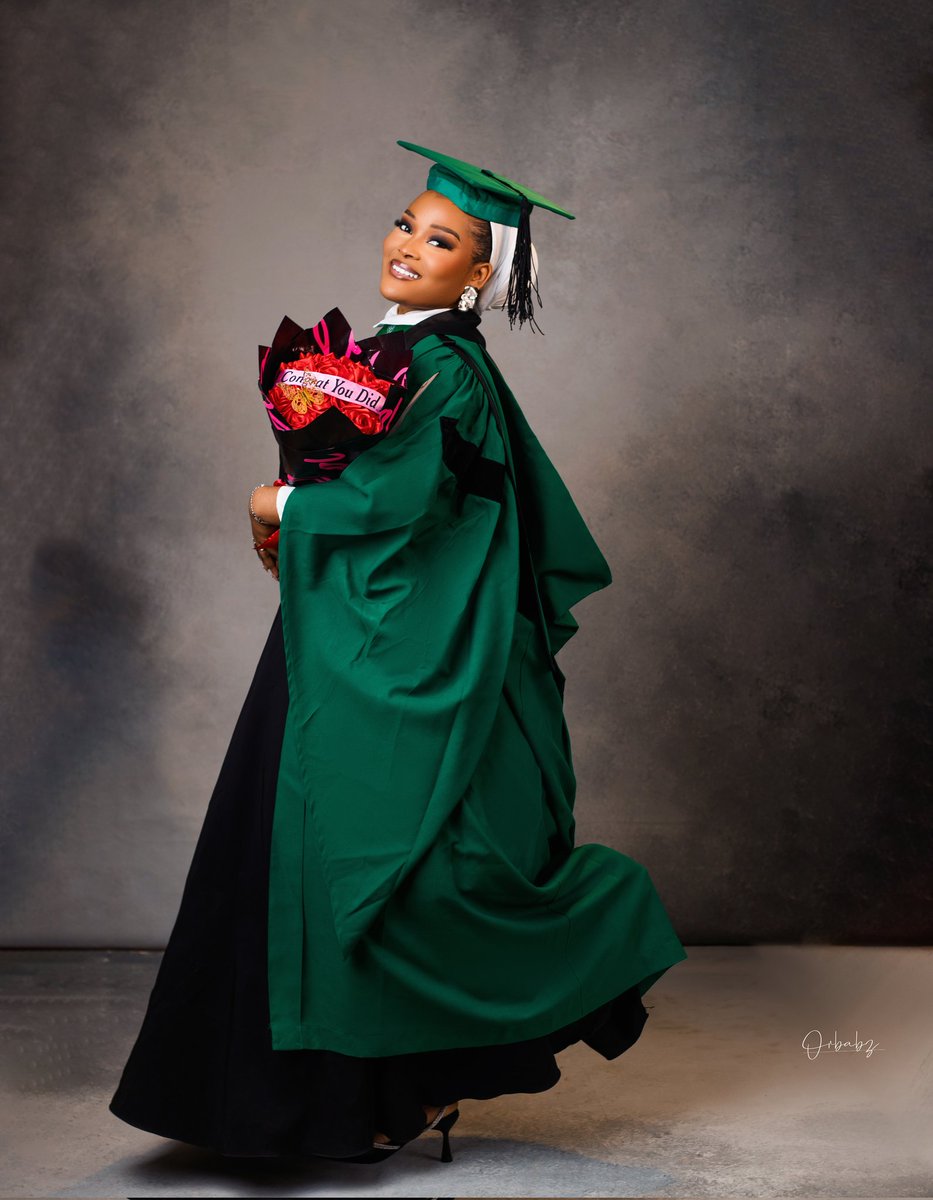 orbarbz's tweet photo. Your convocation Photoshoot can look like this too. Shoot me a dm📸🎓 https://t.co/bBJsQNTvB3