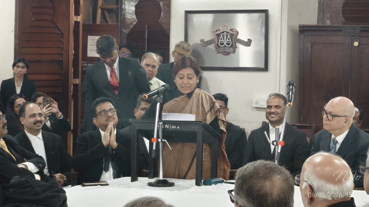 Advocates association of western India (AAWI) hosted a farewell for Justices MS Sonak and Revati Mohite Dere who are elevated as Chief Justices of Jharkhand and Meghalaya High Court respectively. 

#BombayHighCourt