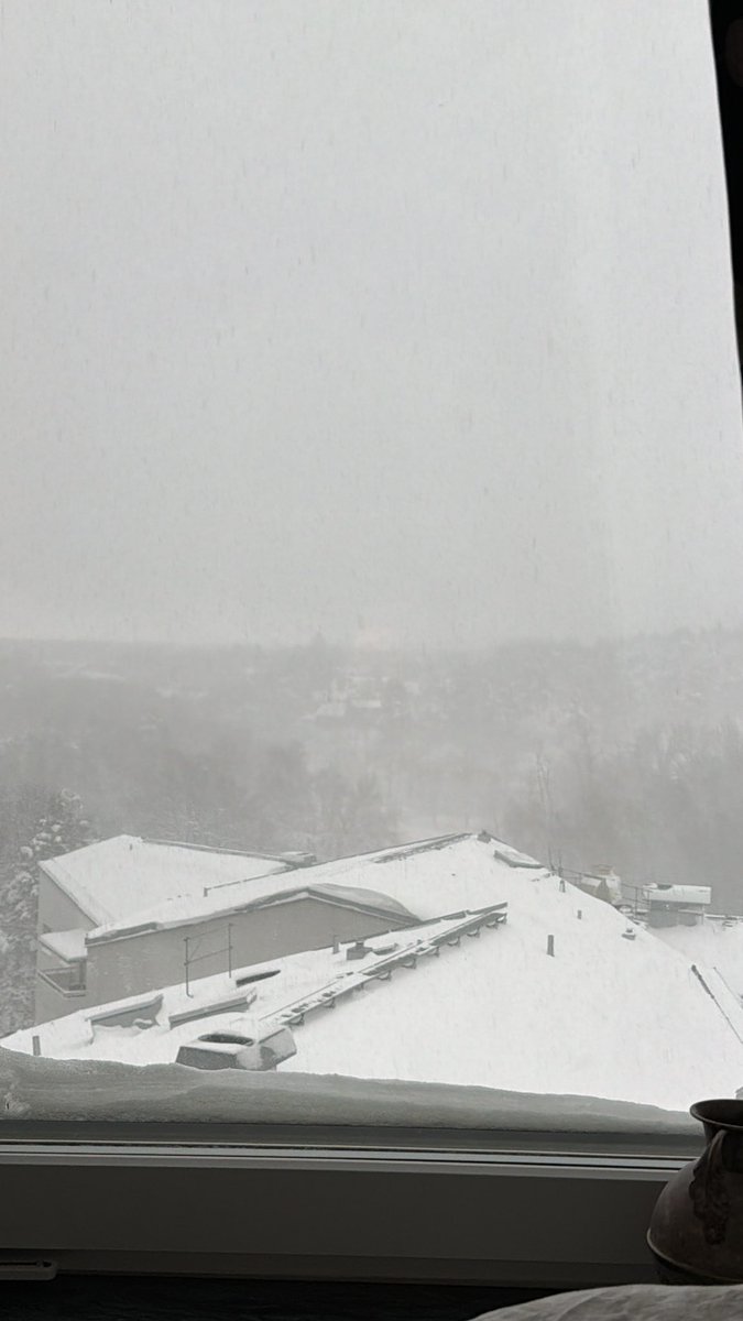 Noudsay's tweet photo. Yup snow is here https://t.co/KFvcO3TJS1