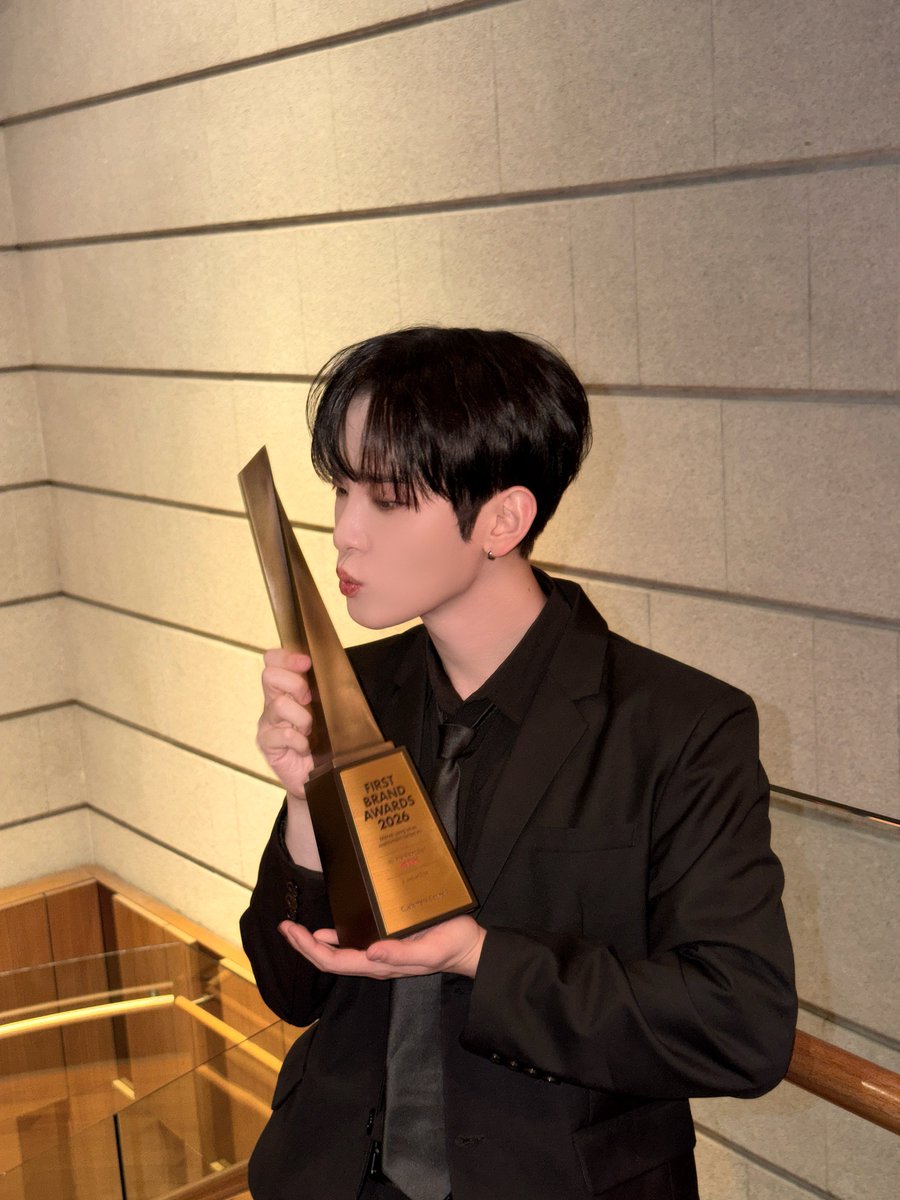 XODIAC_MEMBERS's tweet image. [#현식] 

완전 행복해 ~~~~ 🏆 쏘블리 고마워 🫶🏻
2026 시작이 좋다 💪🏻💪🏻💪🏻

#XODIAC #소디엑 #HYUNSIK #현식