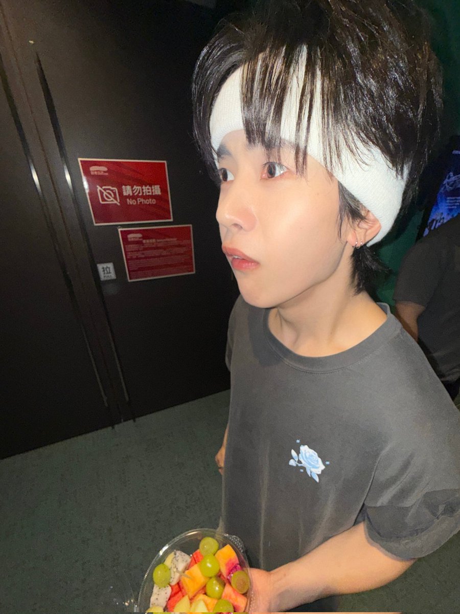 mattbreadcheeks's tweet image. happy new year 😝