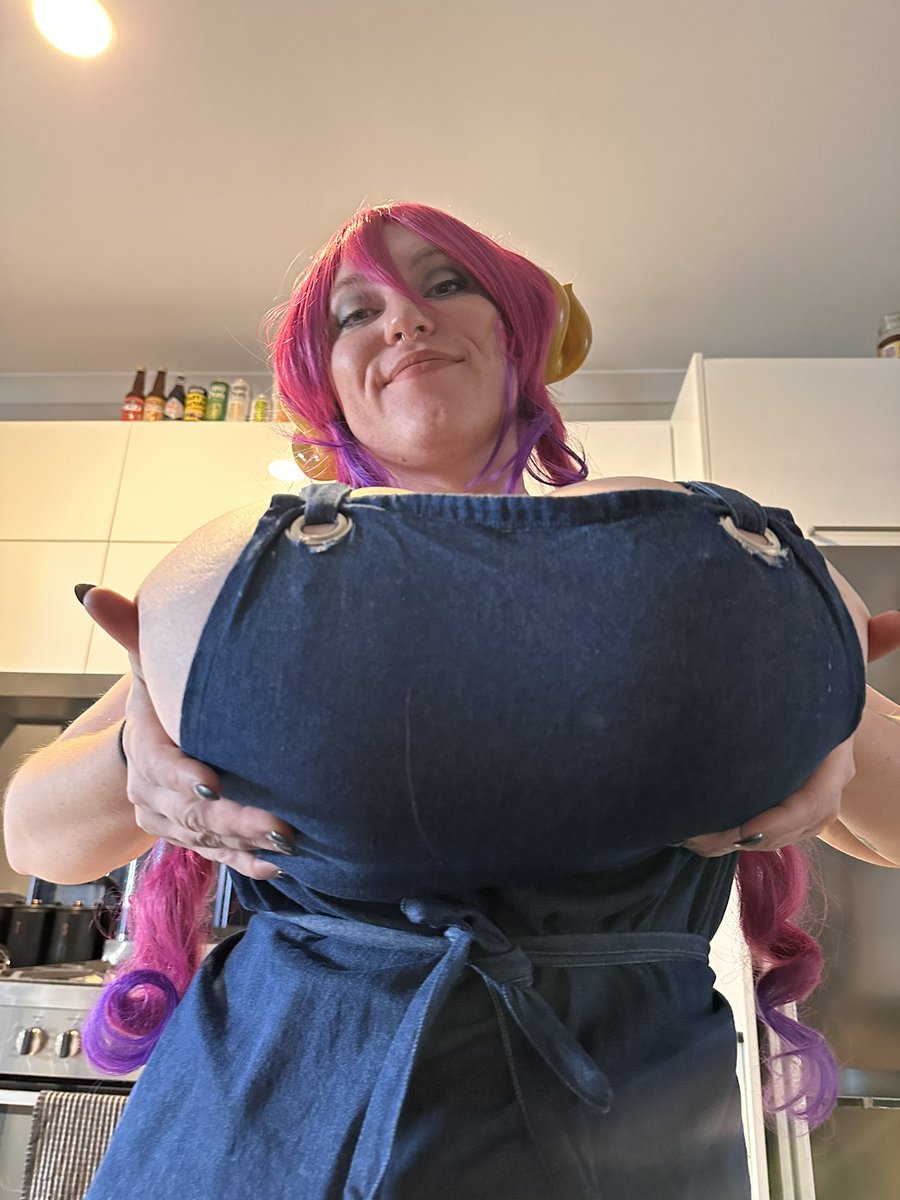 Guys guess what! New drops on the spicy! Links in my bio xx