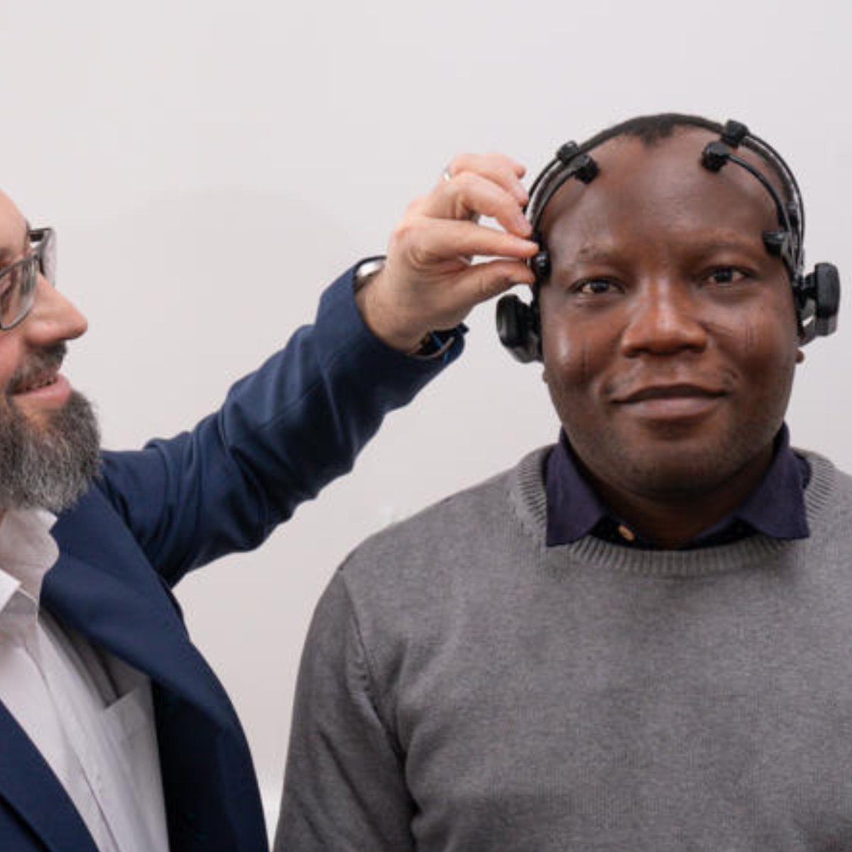 Researchers at Glasgow Caledonian University are developing a wearable headset to help predict epileptic seizures. The AI-powered device analyses brain and heart activity and has shown encouraging results in early tests. Click here to read more: bit.ly/3Nc4Uv2