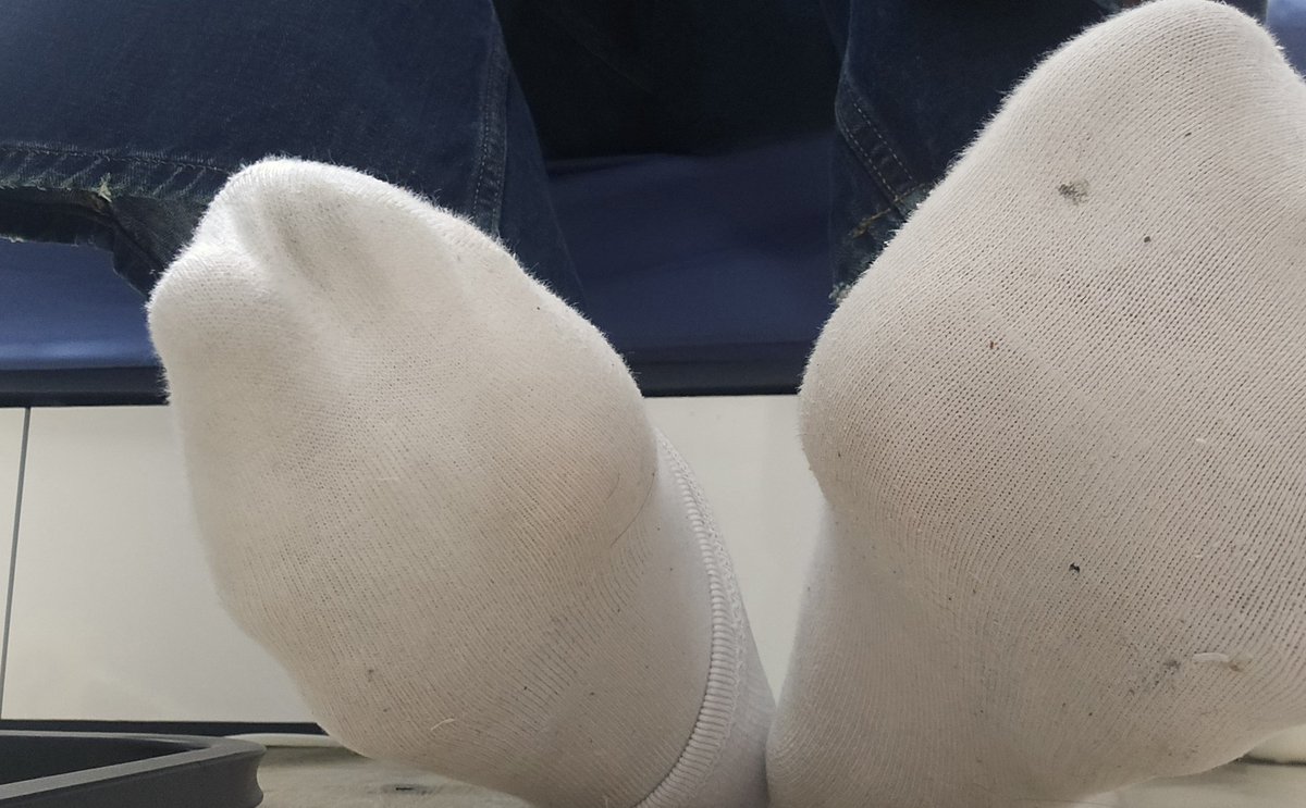 새해에도 주인님께 상납할 발닦개들ㄱㄱ
발톱때,먼지,각질 제거 열심히 할 상납노예만ㄱ
야무지게 발로 음식부수는 영상1씩판다ㄱㄱ
open.kakao.com/o/sZ8HkrQh
#풋섭 #상납 #ATM #자지갑 #능욕 #발걸레 #발닦개 #남자발 #발냄새 #흰양말 #풋돔 #ㄱㅇ