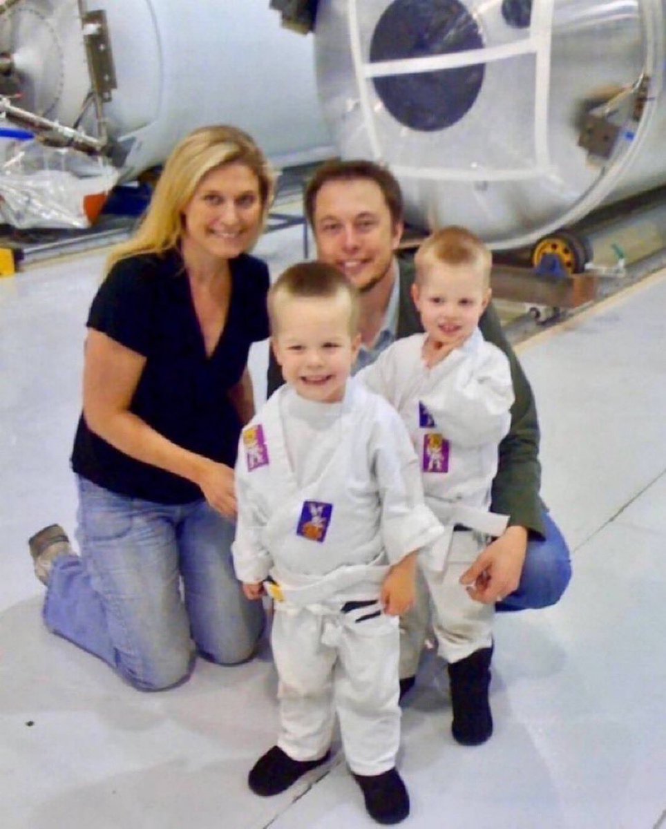 Elon Musk with his kids &amp; sister Tosca Musk back in 2008 🤍❤️

Don’t pass without leaving a heart ❤️ and don’t forget to repost .