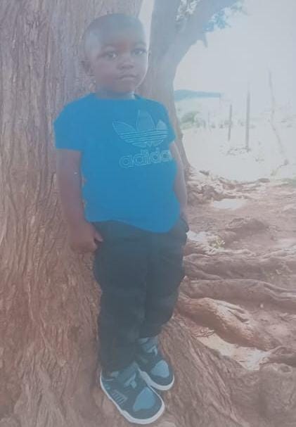 𝗦𝗘𝗔𝗥𝗖𝗛 𝗠𝗜𝗦𝗦𝗜𝗡𝗚 𝗧𝗢𝗗𝗗𝗟𝗘𝗥 𝗜𝗡 𝗠𝗔𝗦𝗛𝗜𝗧𝗘 𝗩𝗜𝗟𝗟𝗔𝗚𝗘

Police in Lebowakgomo, Limpopo, are appealing to the public for assistance in locating a missing two-year-old boy, Mokgethwa Makgoale, from Mashite Village, Mahake Section.

The toddler reportedly went