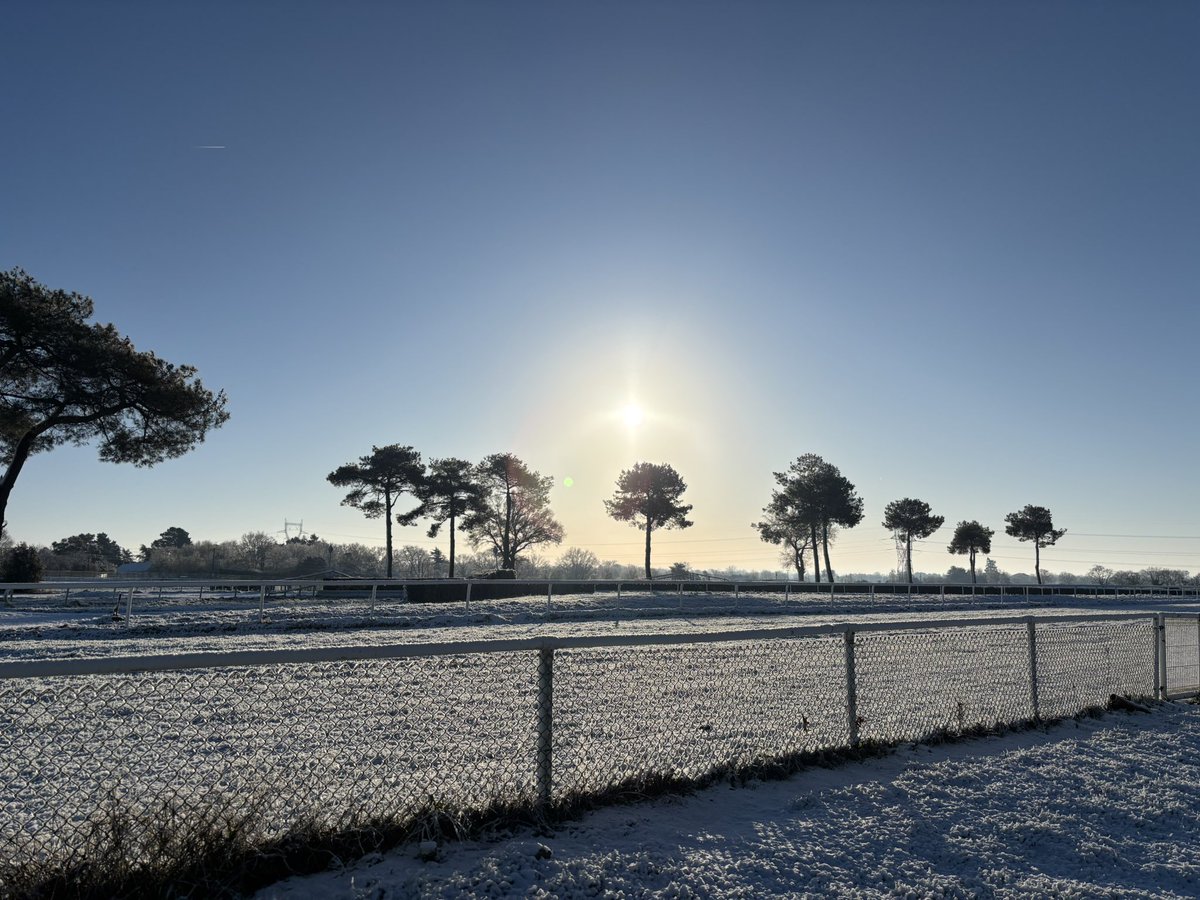 GrallErwan's tweet photo. L’hiver est bien là ❄️☃️ https://t.co/VAbJpIRi3g
