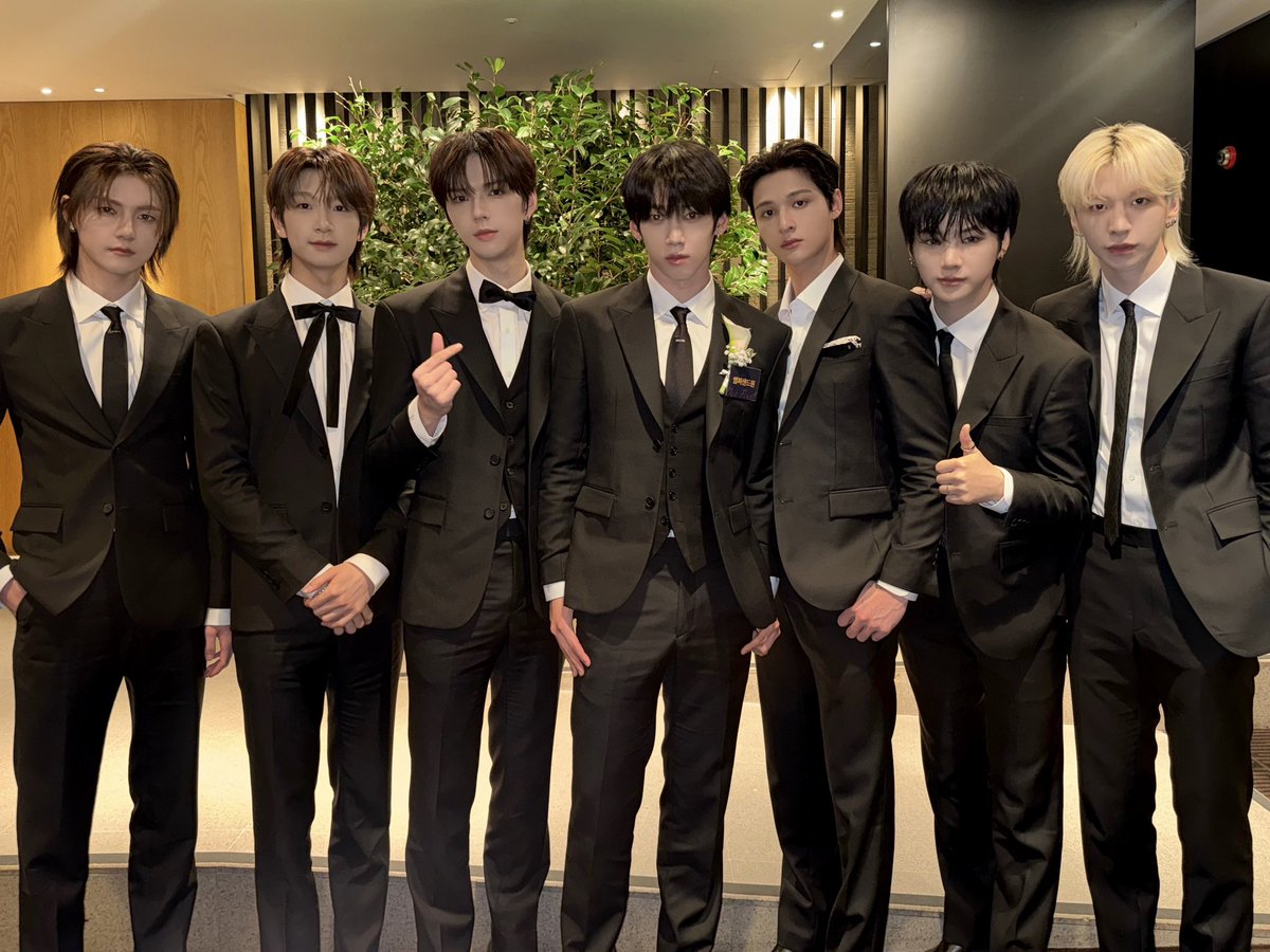 _AMPERSANDONE_'s tweet photo. [📸] 2026 대한민국 퍼스트브랜드 대상

🏆남자아이돌(라이징스타)🏆

앤디어 덕분에 빛나는 상을 수상했습니다✨
응원해 주신 앤디어 감사합니다❤️

#앰퍼샌드원 #AMPERSANDONE https://t.co/OpfsXY1L2j