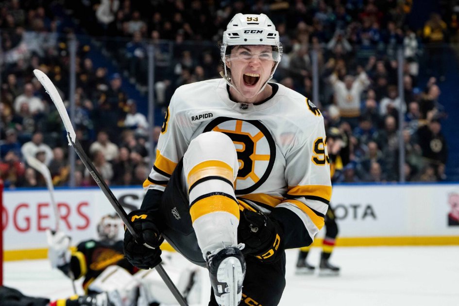 explorer_eli's tweet photo. Fraser Minten scores twice, including the OT winner, as the Bruins beat the Canucks 3-2 in his unforgettable hometown NHL debut!    https://t.co/wxNqbWEaQn https://t.co/Uhk8HnHHUM